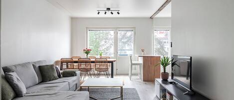 Comfort Apartment, City View | Living area | 46-inch Smart TV with cable channels