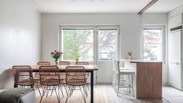 Comfort appartement, uitzicht op de stad | Dineren op de kamer