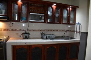 Private kitchen - Cozy Furnished Room + Breakfast (Medellín)