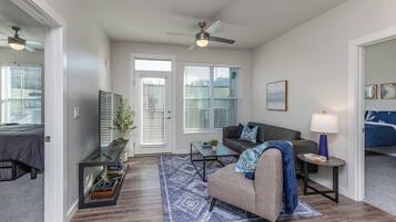 2 bedrooms, desk, iron/ironing board, WiFi