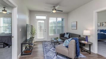 2 bedrooms, desk, iron/ironing board, WiFi
