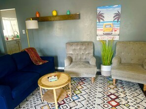 Smart TV, videogiochi, tavolo da calcetto