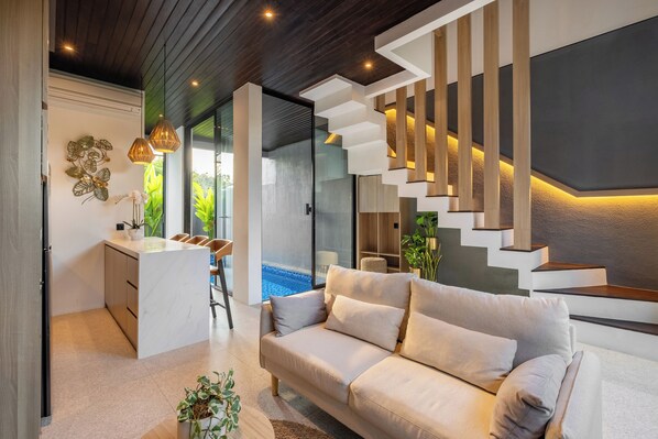 43-inch Smart TV with digital channels, Netflix, streaming services - Private Villa Ayra 8D 10min MelastiBeach (Ungasan)