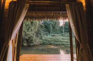 Bangalô, 1 quarto, para não fumantes, banheiro privativo | 1 quarto, escrivaninha, espaço de trabalho para notebook