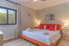 4 Schlafzimmer, Schreibtisch, Bügeleisen/Bügelbrett, WLAN