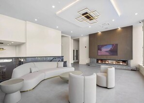 E87d3c8d 1a71 4936 bde5 cafed57ee11e - Classy Condo w Rooftop NYC Views & Parking (Jersey City)