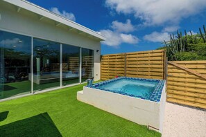 Terrace/patio - Brand New King Studio|Private Pool|5 Min to Beach (Noord)