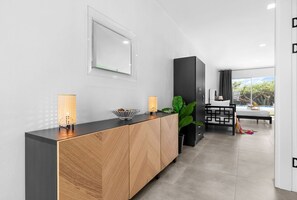 Room - Brand New King Studio|Private Pool|5 Min to Beach (Noord)