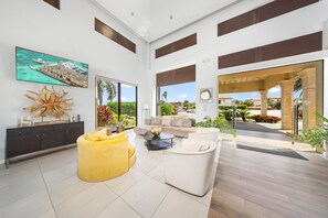 Lobby - Elegant Retreat in Gated Community ~Close to Beach (Noord)