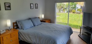 3 bedrooms, desk, iron/ironing board, free WiFi - Citrus Breeze - so private! (Clermont)