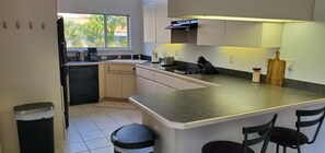 Fridge, microwave, oven, stovetop - Citrus Breeze - South facing pool and spa! (Clermont)
