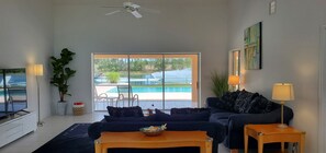 Smart TV, stereo, printers - Citrus Breeze - South facing pool and spa! (Clermont)