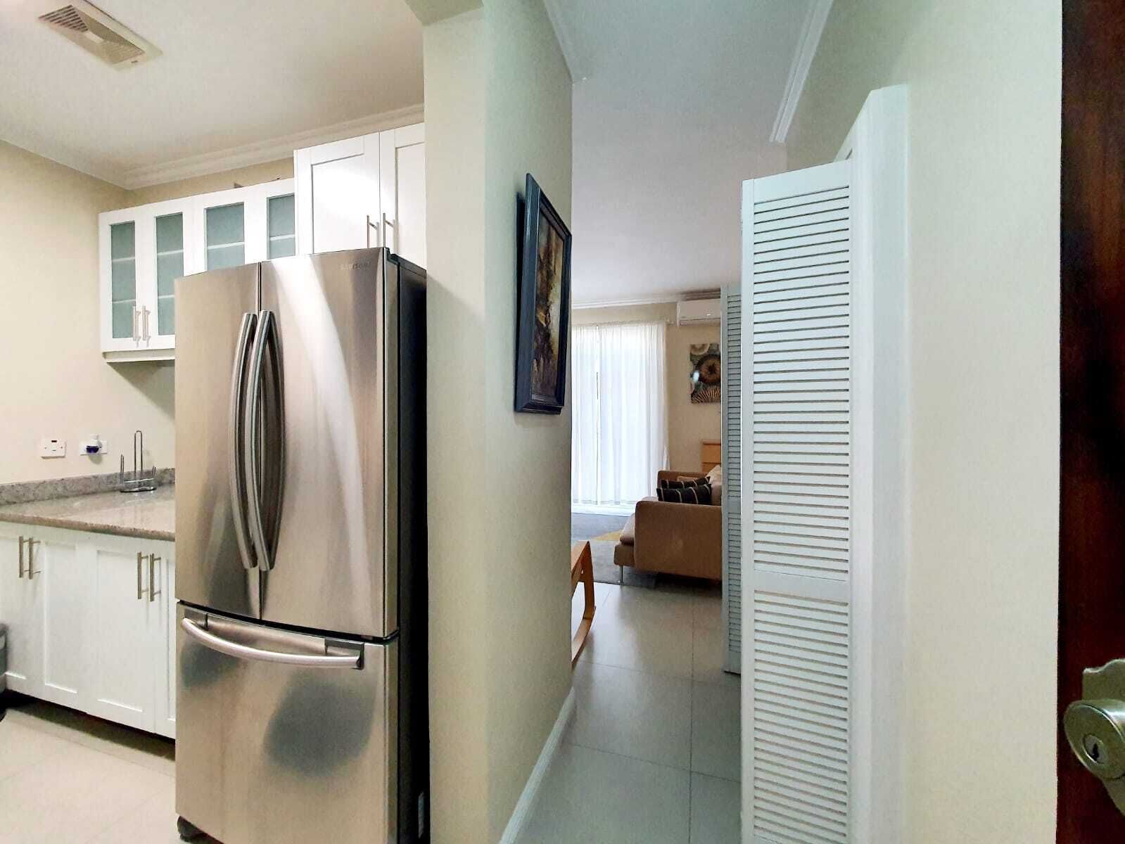 Estúdio superior, vista para o jardim | Cozinha privada | Geladeira grande, micro-ondas, fogão, cooktop