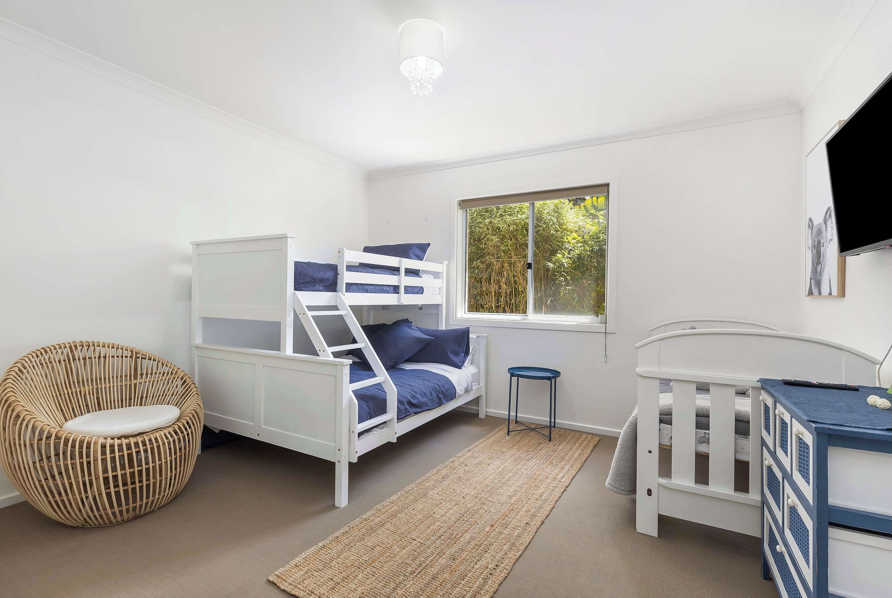 3 bedrooms, iron/ironing board, WiFi, bed sheets