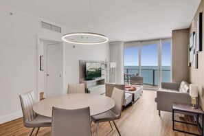 テレビ、書斎 / ワークスペース