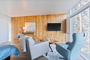 1 bedroom, iron/ironing board, travel cot, free WiFi