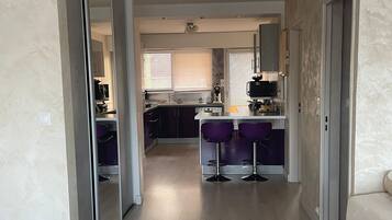 Réfrigérateur, micro-ondes, four, lave-vaisselle