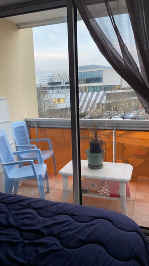 3 makuuhuonetta, silitysrauta/-lauta, internet