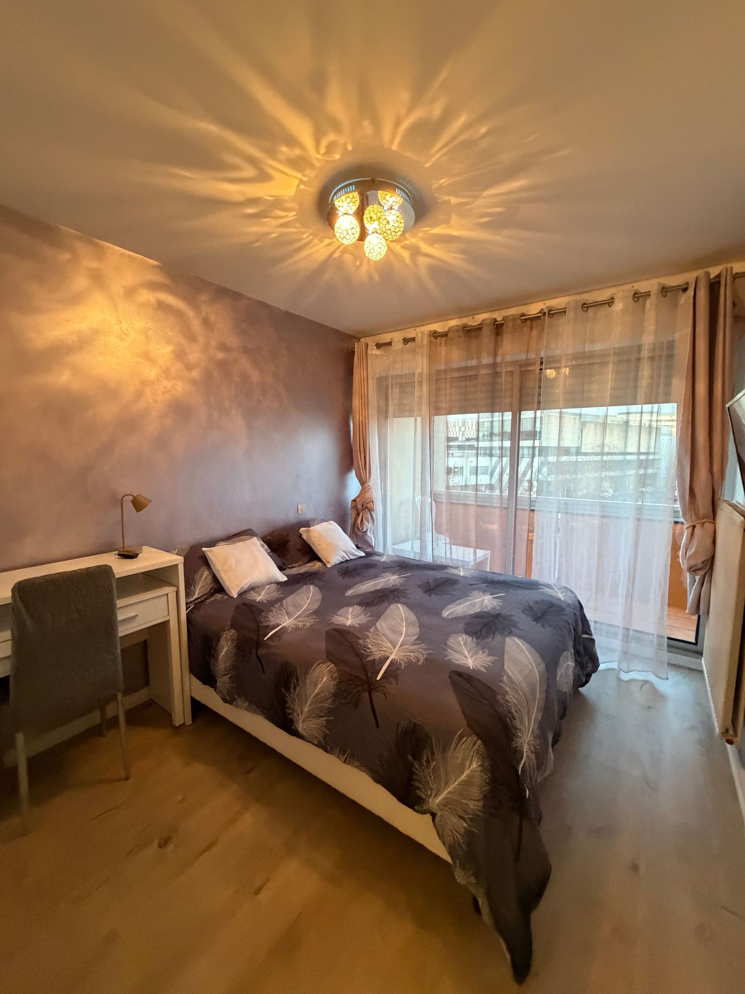 3 slaapkamers, een strijkplank/strijkijzer, internet