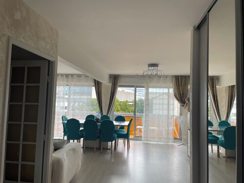 Apartment in the city center and close to the Parc Des Expositions