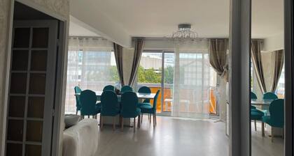 Apartment in the city center and close to the Parc Des Expositions