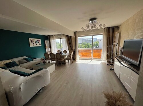 Apartment in the city center and close to the Parc Des Expositions