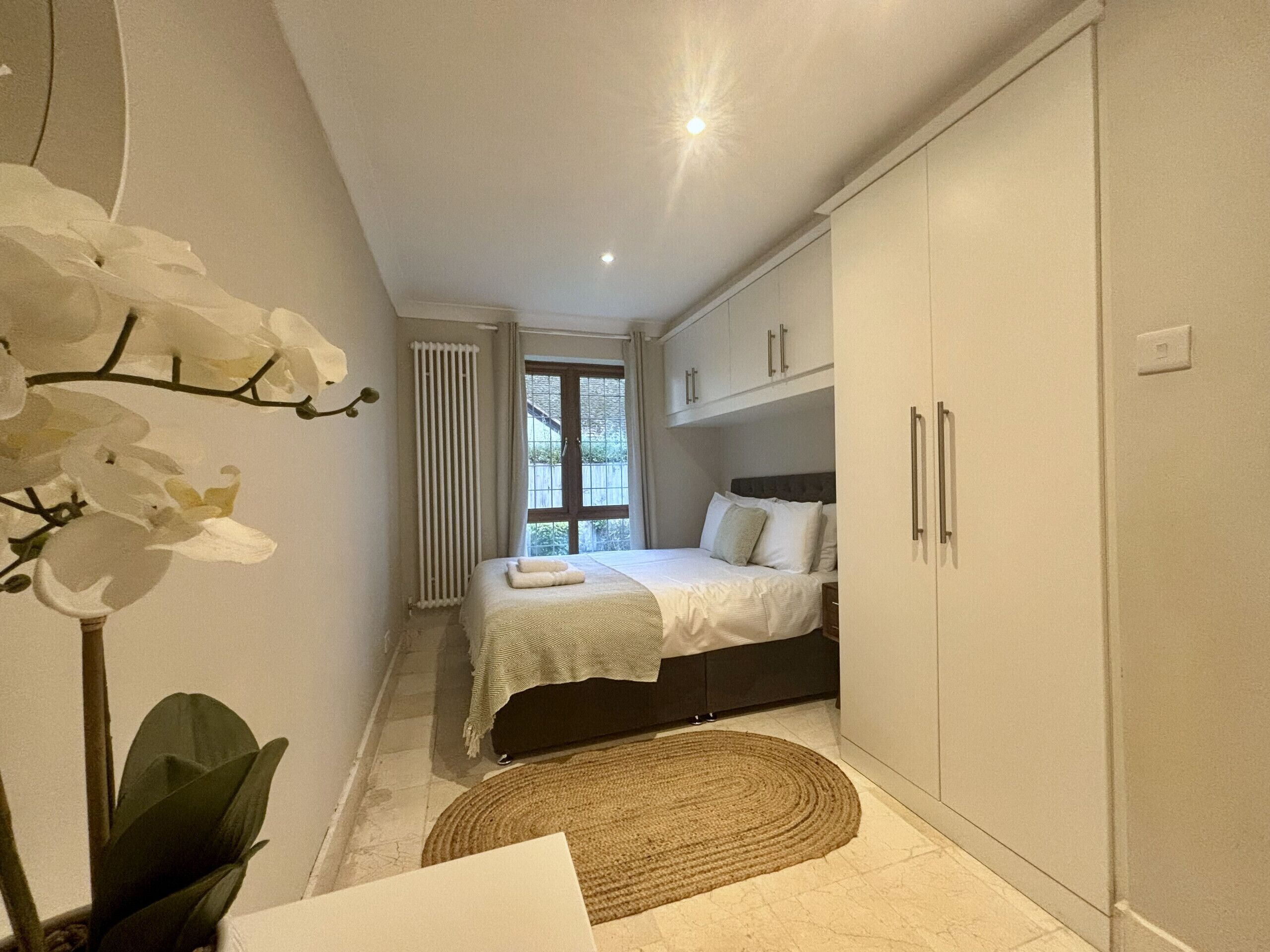 5 bedrooms, iron/ironing board, free WiFi, bed sheets