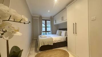 5 bedrooms, iron/ironing board, free WiFi, bed sheets