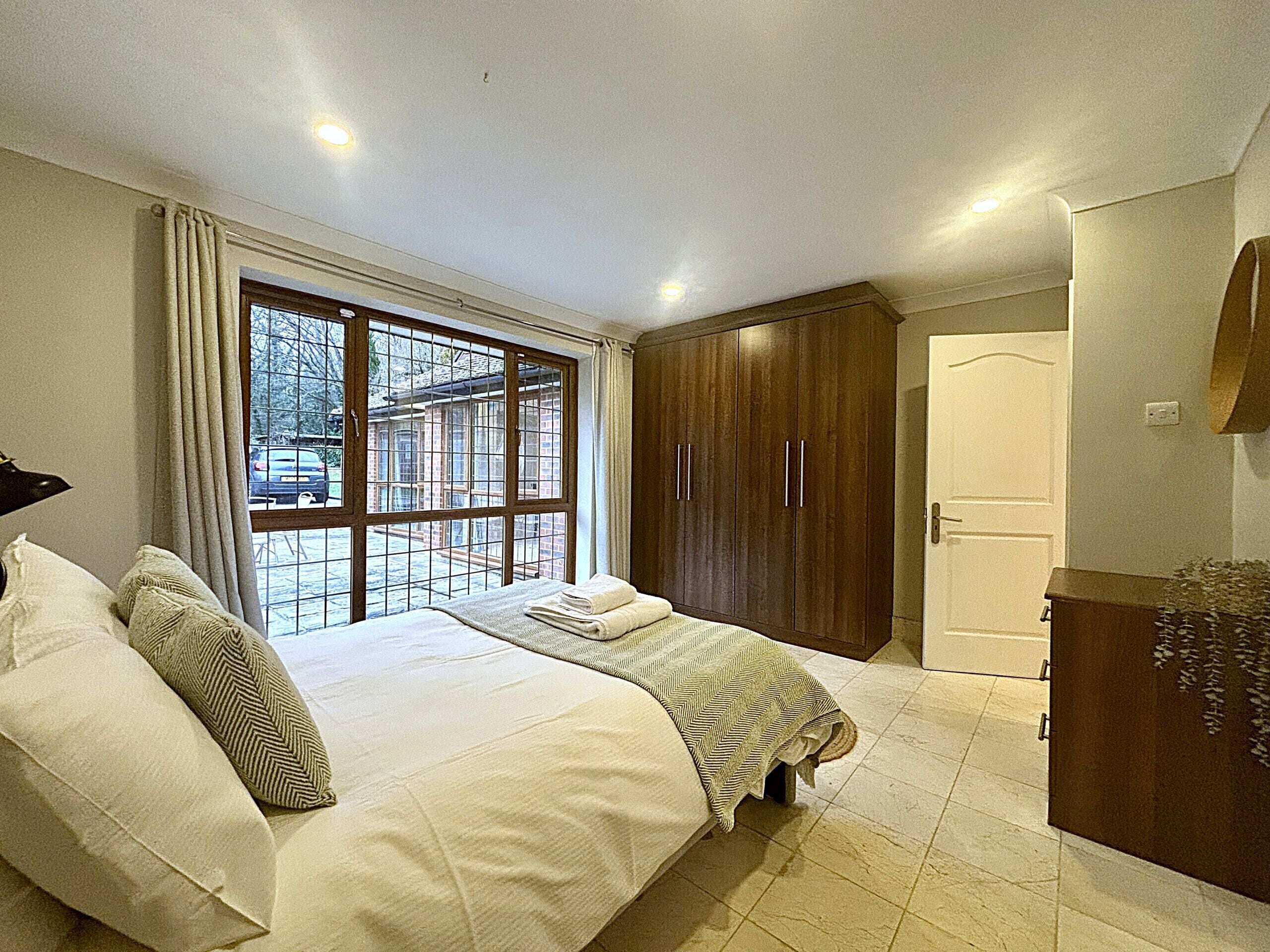 5 chambres, fer et planche à repasser, Wi-Fi gratuit, draps fournis