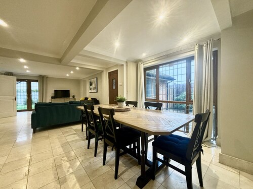 Private Four Bedroom Bungalow in Chertsey