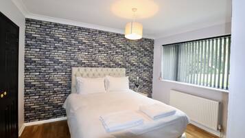 4 bedrooms, iron/ironing board, free WiFi, bed sheets
