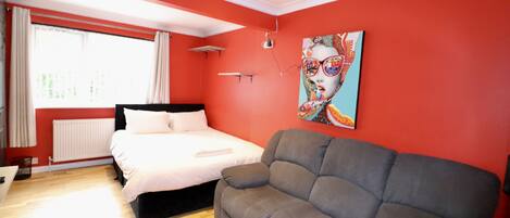 4 bedrooms, iron/ironing board, free WiFi, bed sheets