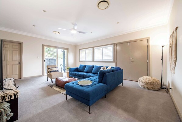 تلفزيون، مكتب