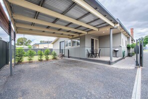 تناول الطعام بالخارج