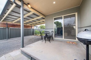 تناول الطعام بالخارج