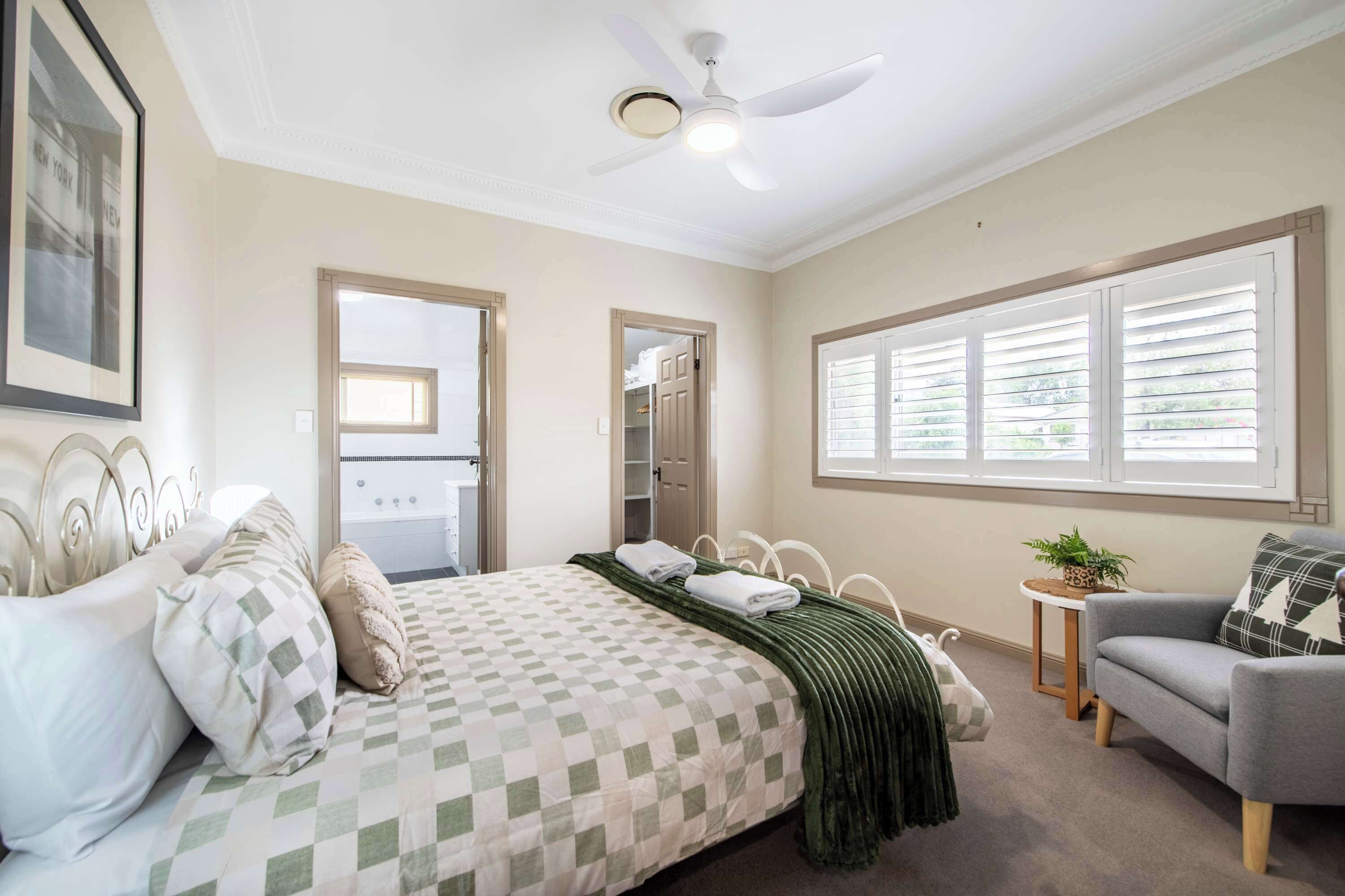 3 habitaciones, tabla de planchar con plancha, cuna de viaje y wifi 