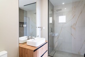 Shower, hair dryer, towels - GuestReady - Lush Stay in Funchal (Funchal)