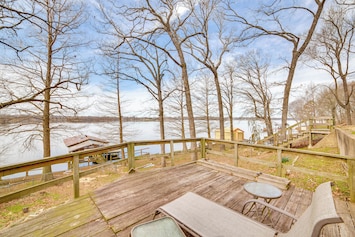 Winnsboro Vacation Rental | 3BR | 2.5BA | 2,600 Sq Ft | Step-Free Entry