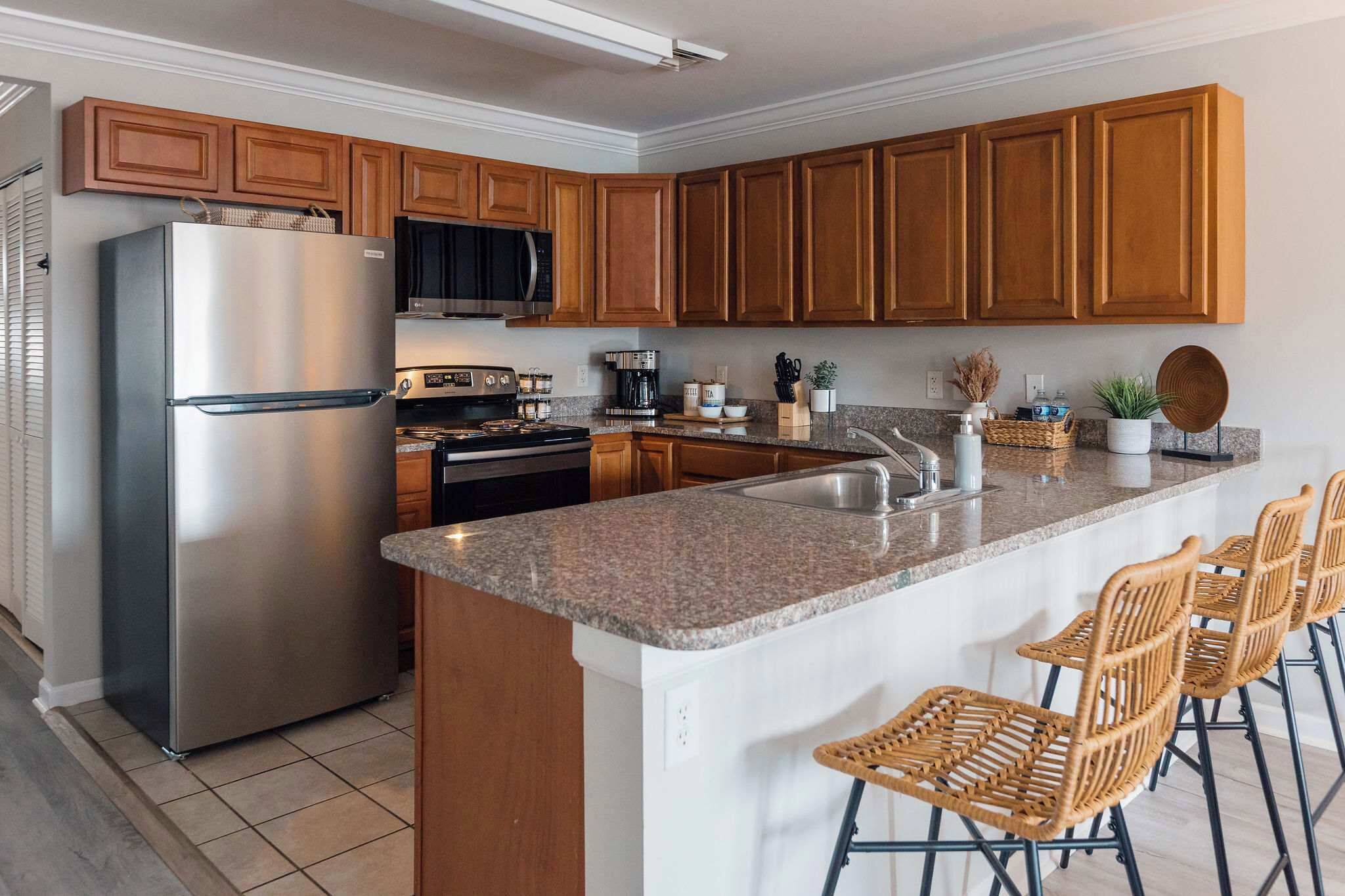 Kühlschrank, Mikrowelle, Ofen, Herdplatte