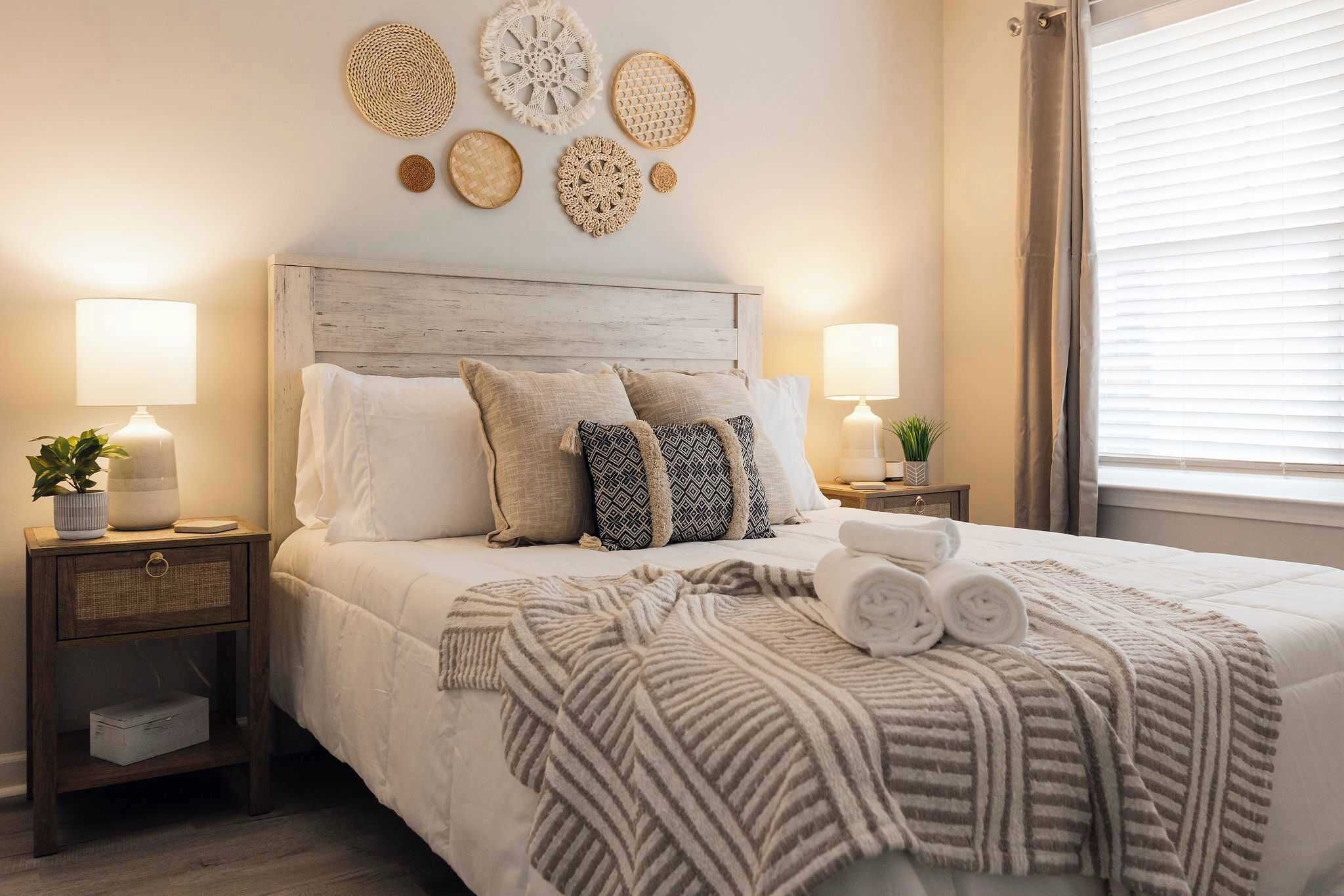 3 bedrooms, iron/ironing board, WiFi, bed sheets