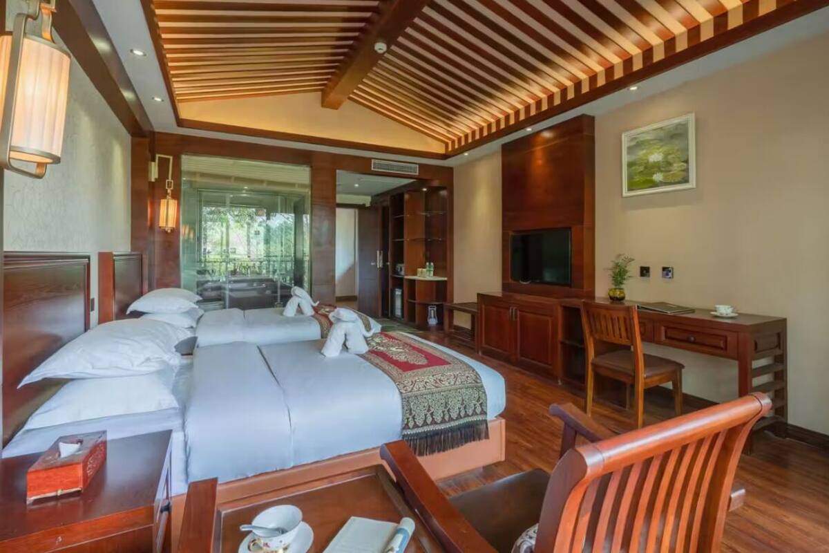 Kamar Double Eksekutif, 1 kamar tidur, pemandangan resor | 2 kamar tidur, brankas, didekorasi berbeda-beda, dan meja kerja