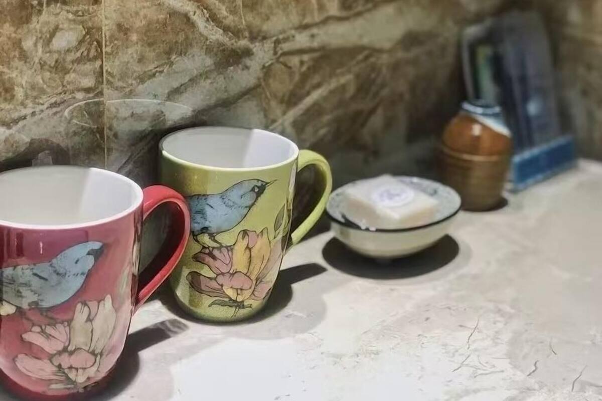 Kamar Double Mewah, 1 kamar tidur, pemandangan resor | Kamar mandi | Shower, pancuran hujan, pengering rambut, dan sandal