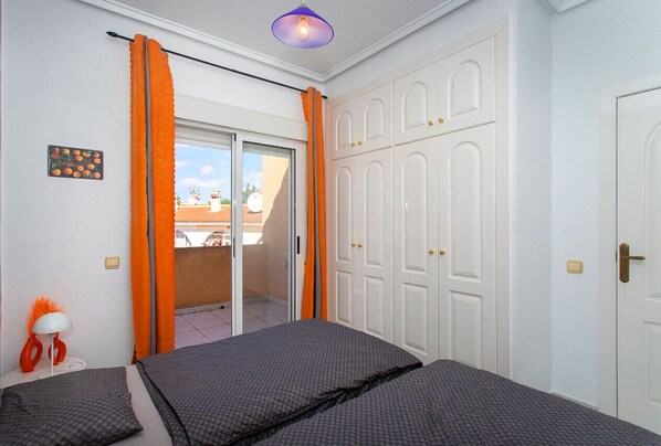 3 habitaciones, tabla de planchar con plancha y wifi gratis 