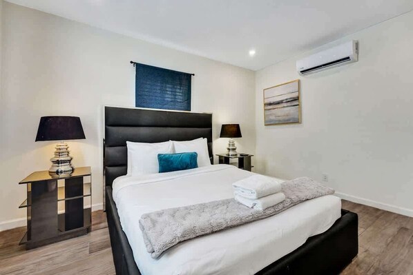 1 habitación, tabla de planchar con plancha, wifi y ropa de cama