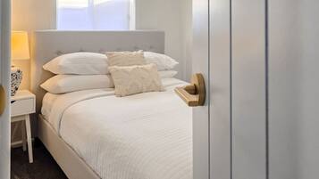 2 bedrooms, iron/ironing board, travel cot, free WiFi