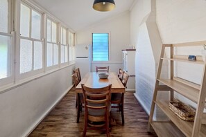 Dining - Central Charm on Best Street (Wagga Wagga)