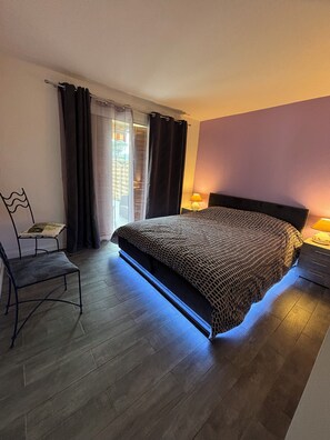 2 makuuhuonetta, silitysrauta/-lauta, Wi-Fi