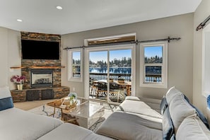 Smart TV, fireplace, ping pong, books
