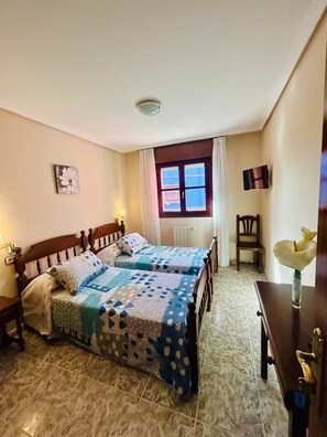 Frette Italian sheets, premium bedding, Select Comfort beds, desk