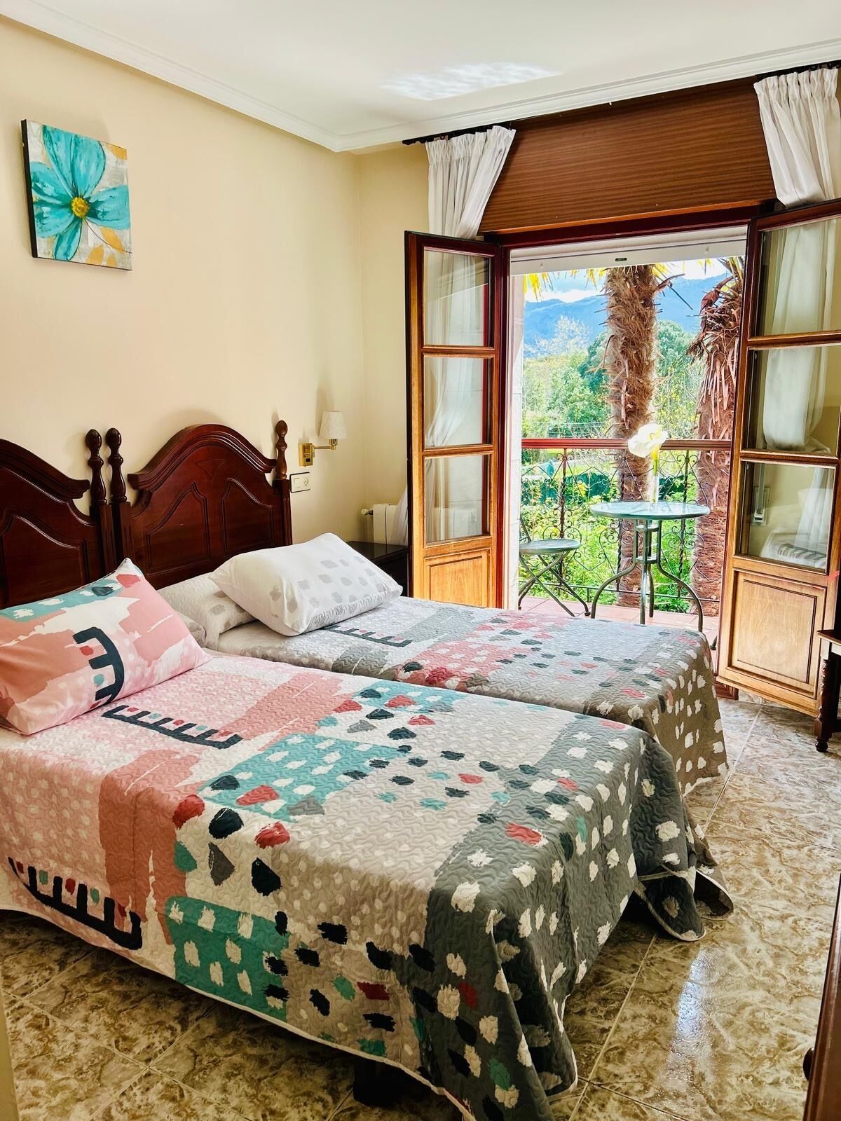 Frette Italian sheets, premium bedding, Select Comfort beds, desk